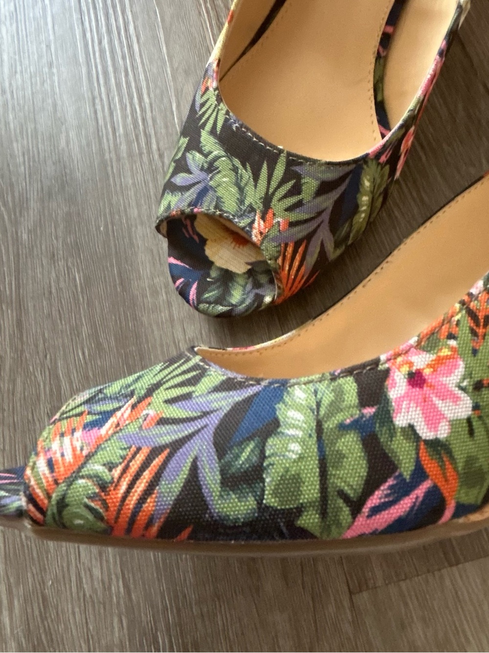Liz Claiborne Black Floral Cork Wedge Peep-Toe Heels - Picture 9 of 11